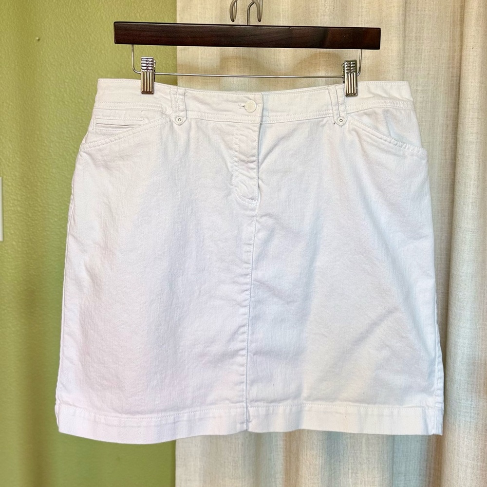 🌸JONES NEW YORK. Pre-owned white denim skirt. Size 14P. WSKIRT09.